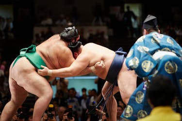 Visita guiada de sumô com Grande Torneio de Sumô e almoço opcional